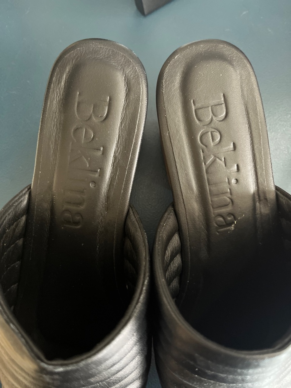 Beklina Ribbed Clogs, Size 8 - Picture 6 of 6